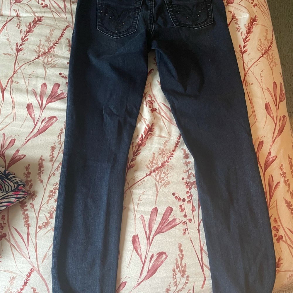 Like new. Deep blue skinny leg Seven jeans.